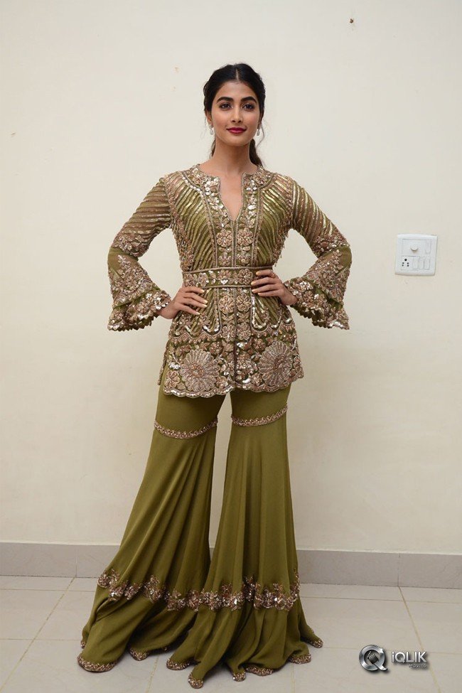 Pooja-Hegde-at-Aravinda-Sametha-Success-Meet